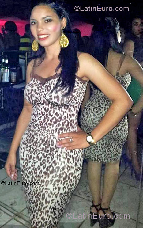 Date this voluptuous Dominican Republic girl Ana from Santo Domingo DO12759