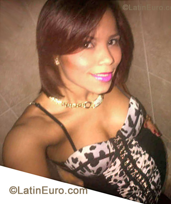 Date this young Dominican Republic girl Claritza from Santo Domingo DO13255