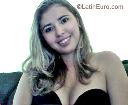 Date this good-looking Brazil girl Kathelen from Rio Verde BR7249