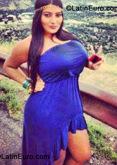 Date this voluptuous Colombia girl Tita from Cali CO11750