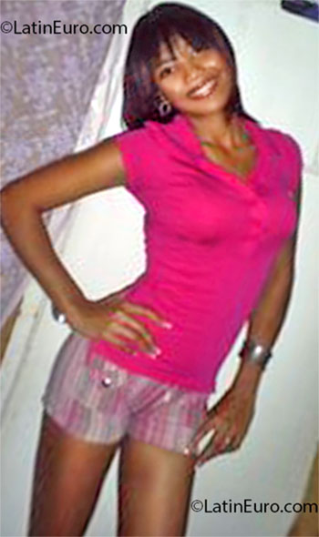 Date this foxy Dominican Republic girl Claribel from Santiago DO13757