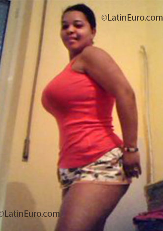 Date this athletic Dominican Republic girl Kenia from Bonao DO14262