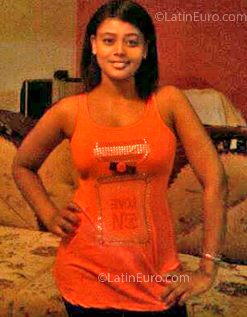 Date this passionate Dominican Republic girl Argelia from Santo Domingo DO14393