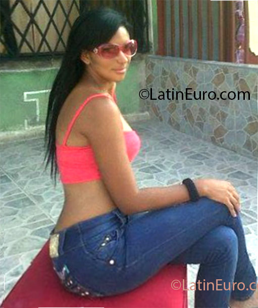 Date this hard body Colombia girl LEIDY from Cali CO12212