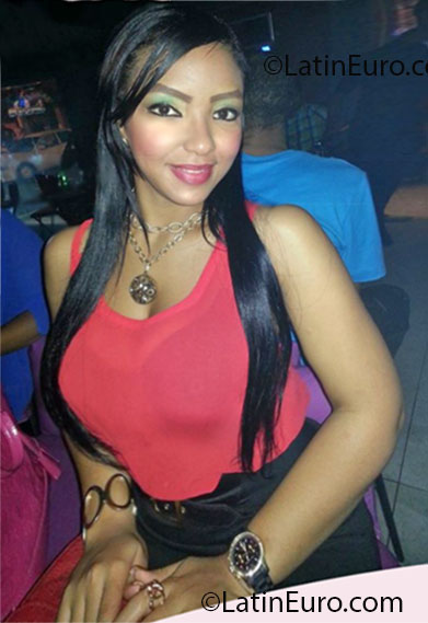 Date this hard body Dominican Republic girl Jeritzy from Puerto Plata DO14492