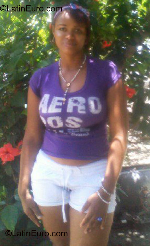 Date this sensual Dominican Republic girl Maria from Santo Domingo DO14686