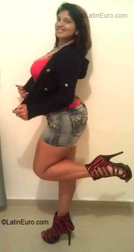 Date this foxy Dominican Republic girl Jade from Santiago DO14858