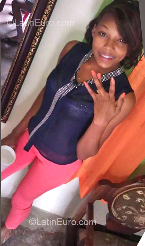 Date this passionate Dominican Republic girl Amauri from Santo Domingo DO15026