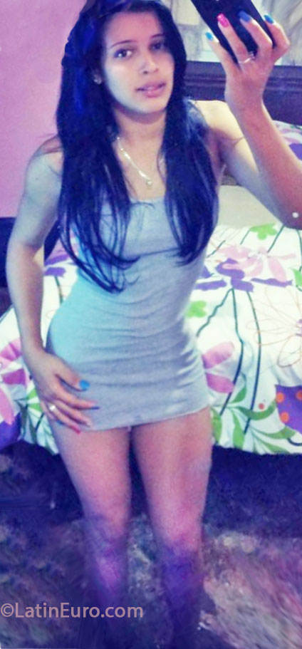 Date this pretty Dominican Republic girl Yulissa from Moca DO15736