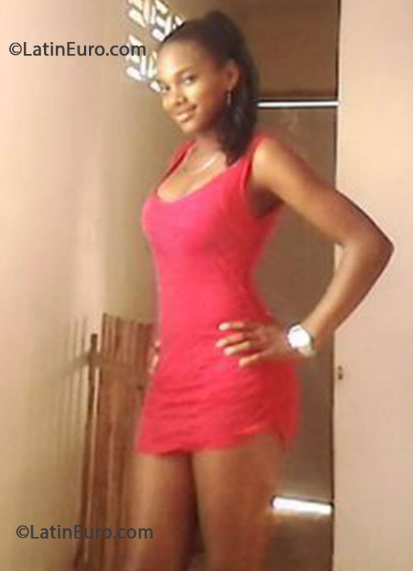 Date this nice looking Dominican Republic girl Darielys from Hato Mayor Del Rey DO15793