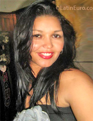 Date this nice looking Colombia girl Erika patricia from Barranquilla CO13073