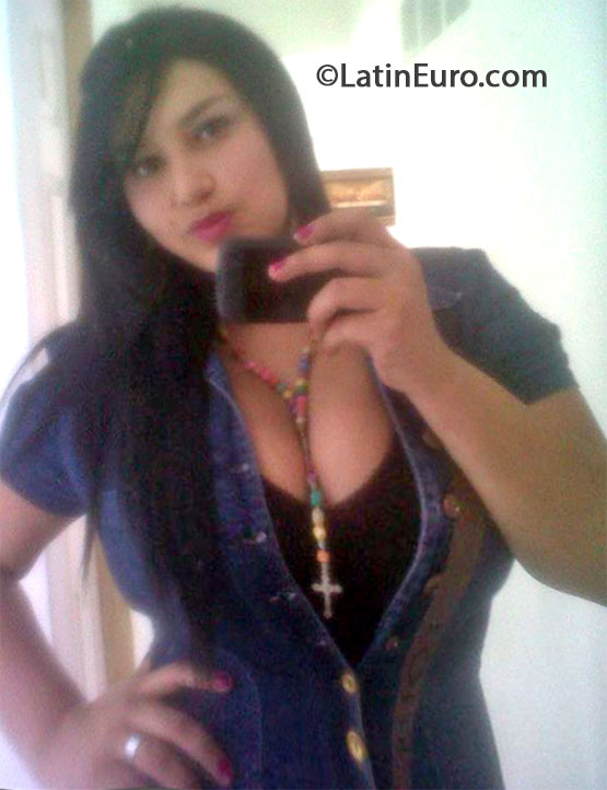 Date this athletic Colombia girl KATERIN from Medellin CO13248