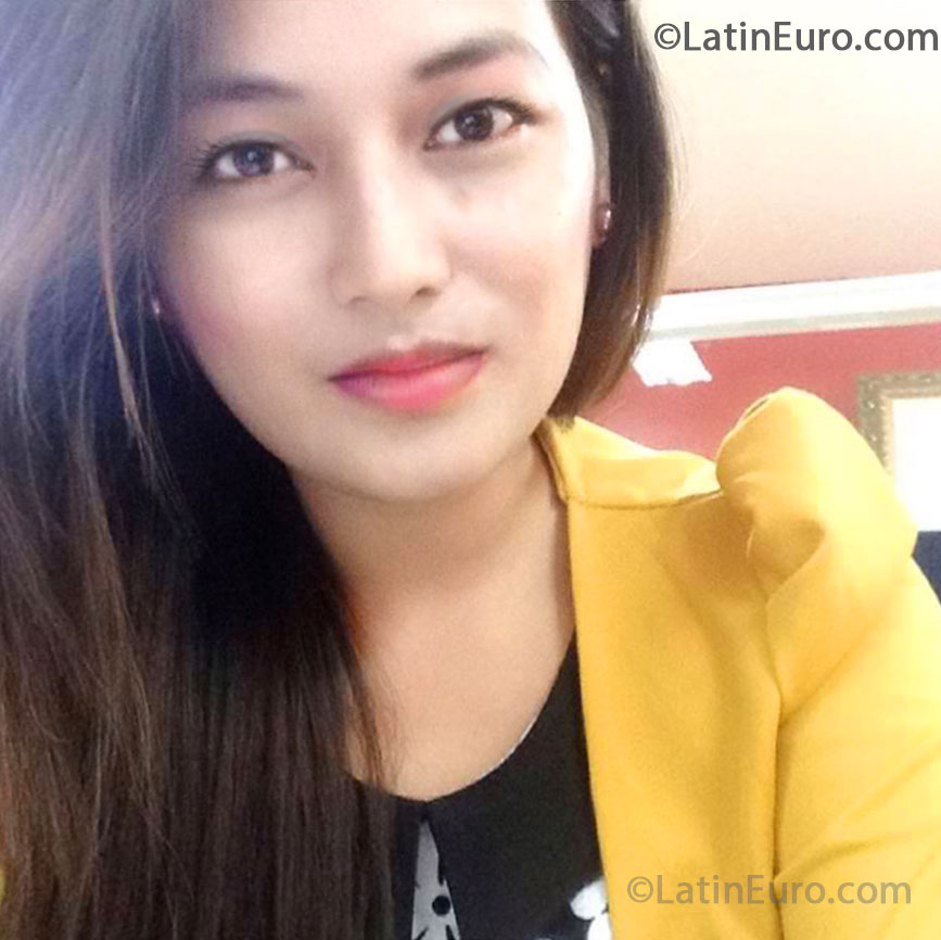 Date this tall Philippines girl Abigel from Cainta PH572