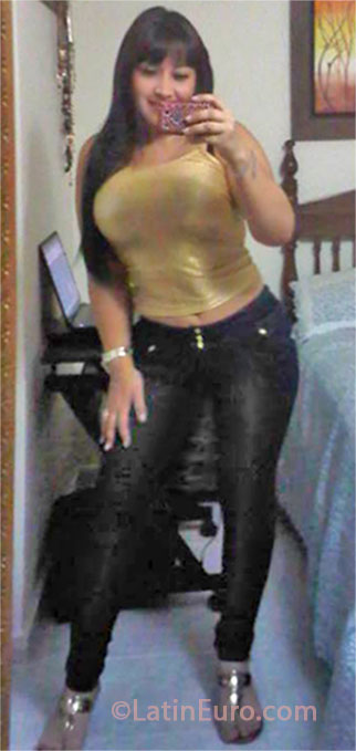 Date this charming Colombia girl Zoraya from Medellin CO14831