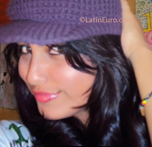 Date this young Colombia girl Wendy from Cali CO13421