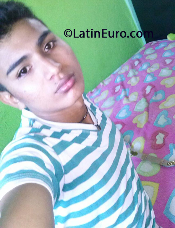 Date this young Colombia man Diego from ibague CO13532