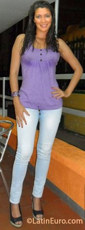 Date this happy Colombia girl DIANA CAROLINA from Cali CO13611