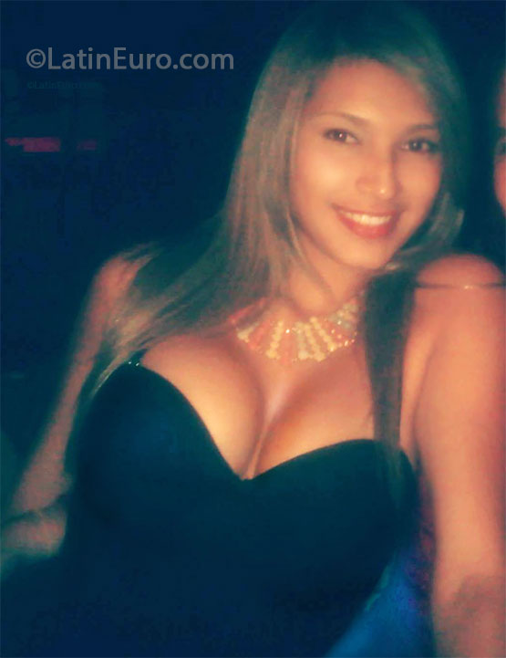 Date this foxy Colombia girl Lorna from Barranquilla CO13641