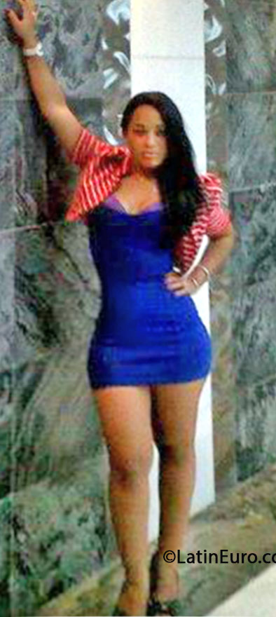 Date this nice looking Dominican Republic girl RAQUEL CAROLINA from Santo Domingo DO16946