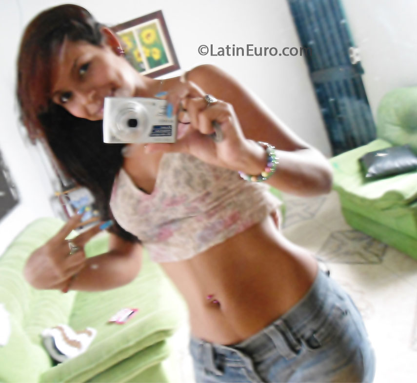 Date this exotic Colombia girl Lina from Cali CO13771