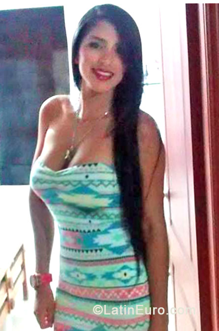 Date this pretty Colombia girl Alexa from Barranquilla CO14174