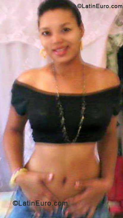 Date this hard body Dominican Republic girl Mariel from Santo Domingo DO17475