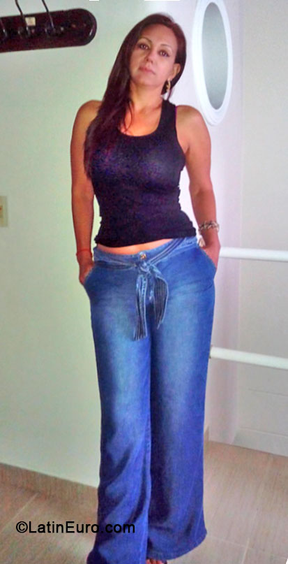Date this young Colombia girl Diana from Medellin CO14295