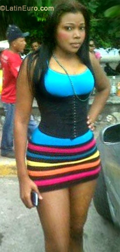 Date this sultry Dominican Republic girl Esmeralda from Santo Domingo DO17684