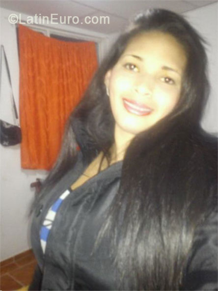 Date this hot Colombia girl Lina from Bogota CO14438