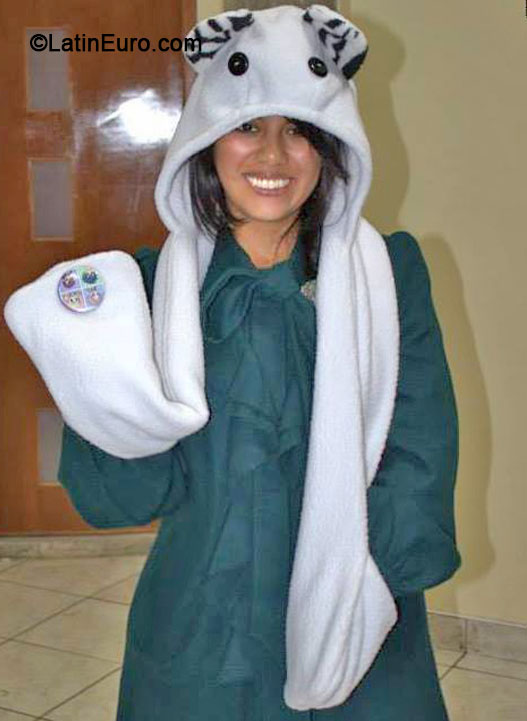 Date this happy Peru girl Roxana from Puno PE844