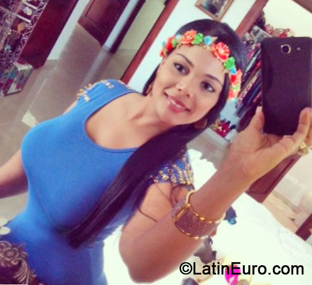 Date this attractive Dominican Republic girl Flori from Santo Domingo DO17801