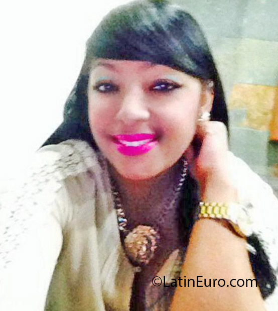 Date this cute Dominican Republic girl Rhina from Santo Domingo DO17953