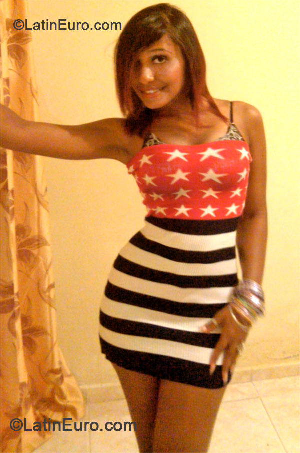 Date this gorgeous Dominican Republic girl Alba from Santo Domingo DO18010