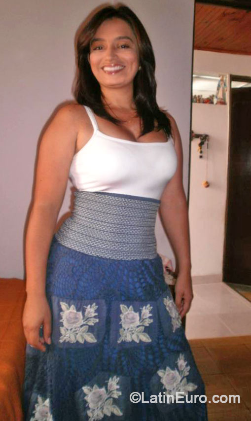 Date this beautiful Colombia girl Alejandra from Chinchina CO14671