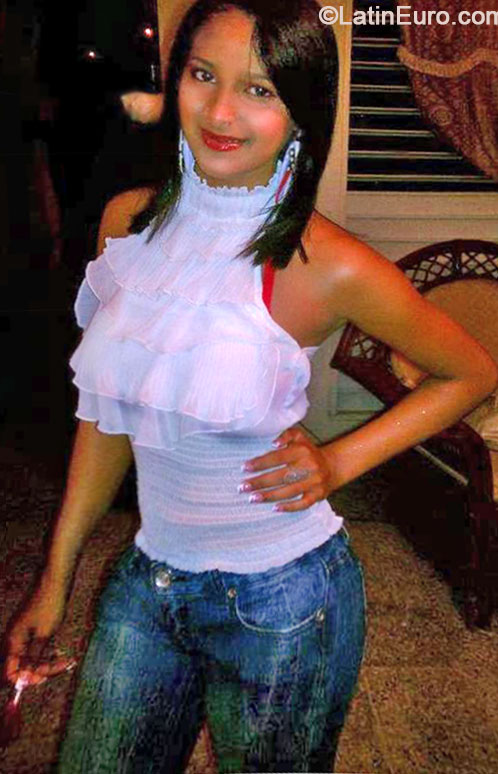 Date this charming Dominican Republic girl Geni from Santo Domingo DO18153