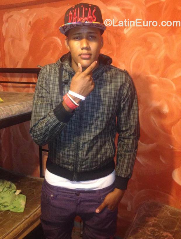 Date this tall Dominican Republic man Jordan from Santo Domingo BR8492