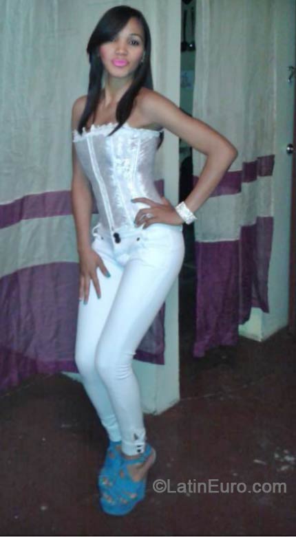 Date this young Dominican Republic girl Carolina from Santo Domingo DO18302