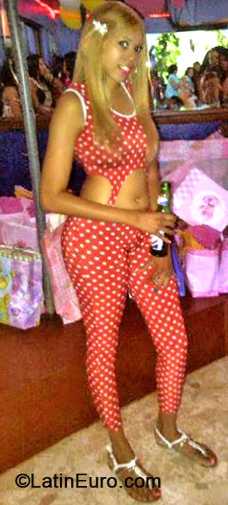 Date this happy Dominican Republic girl Dahina from Puerto Plata DO18306