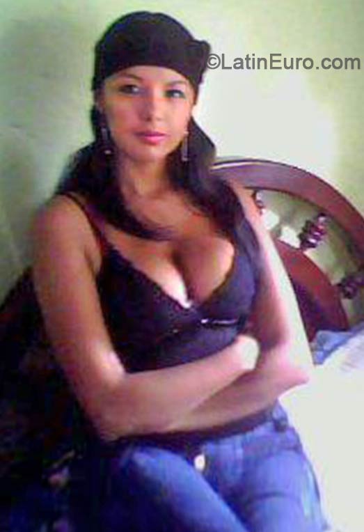 Date this charming Colombia girl Yuli from Medellin CO14786