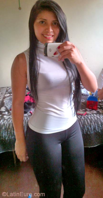Date this nice looking Colombia girl Tania from Bogota CO14796