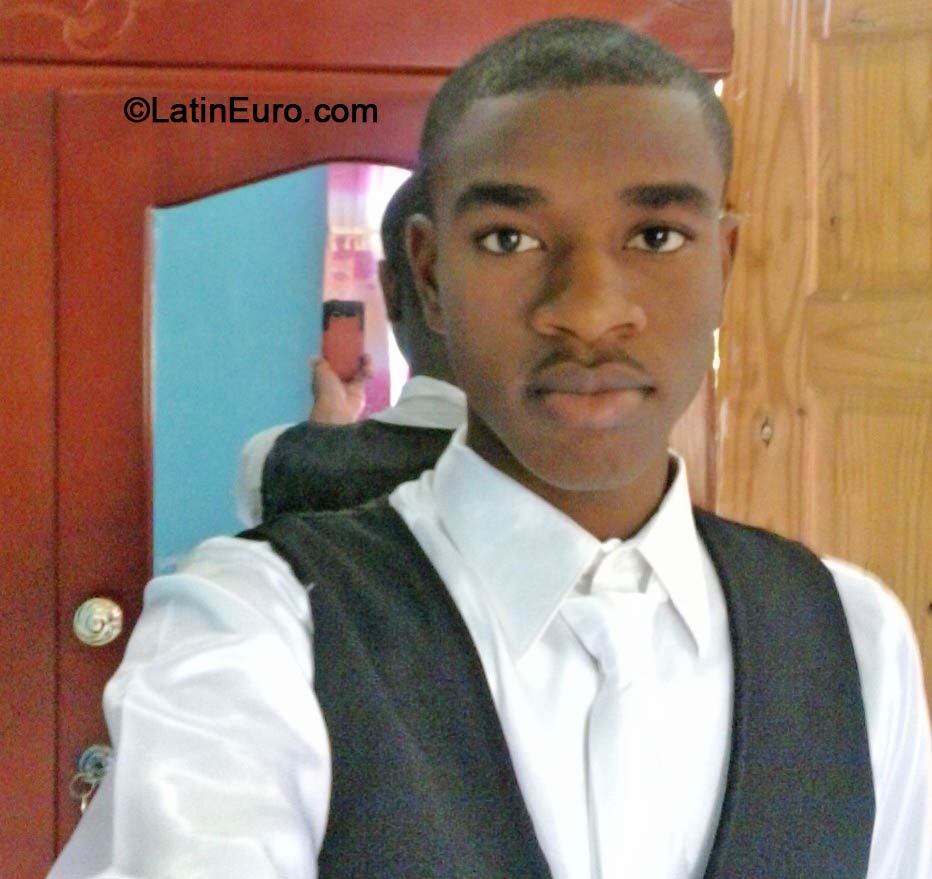 Date this athletic Jamaica man Michael from Kingston JM1530