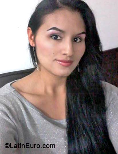 Date this lovely Colombia girl Alejandra from Bogota CO14834