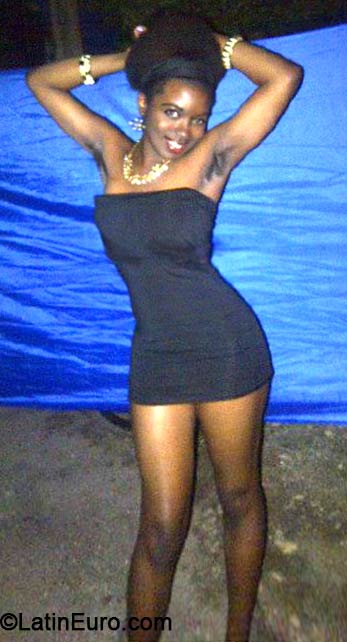 Date this sensual Jamaica girl Shaunti from Kingston JM1548