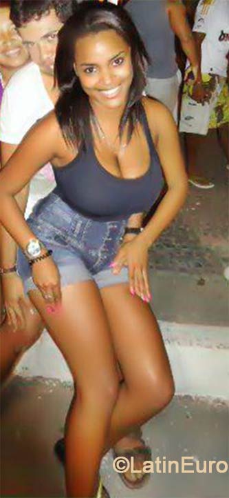 Date this hard body Brazil girl Daniela Araujo from Vitoria BR8638
