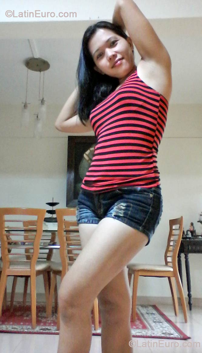 Date this passionate Philippines girl Leonora from Maasin PH617