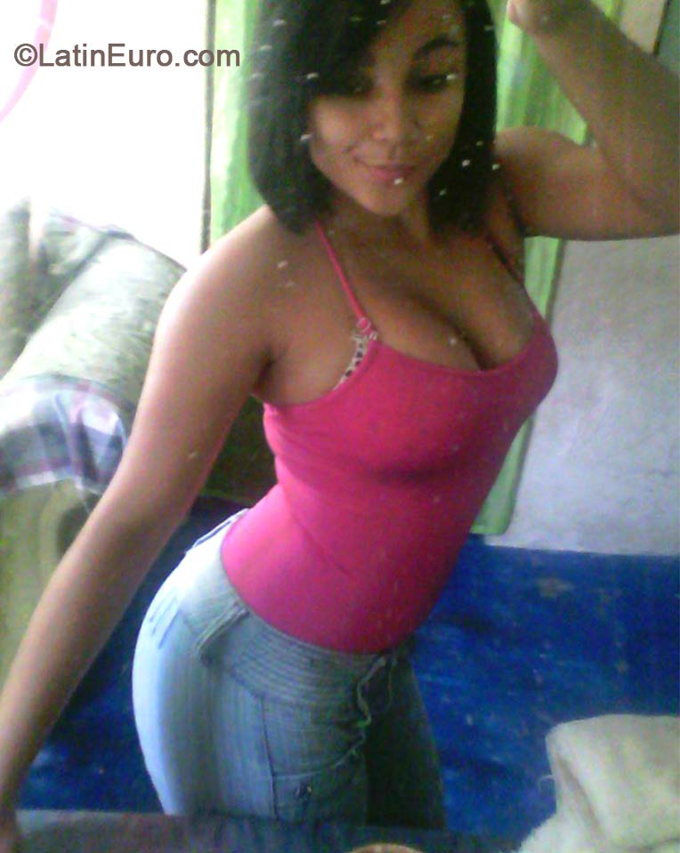 Date this voluptuous Dominican Republic girl Modelisa from Santo Domingo DO18770