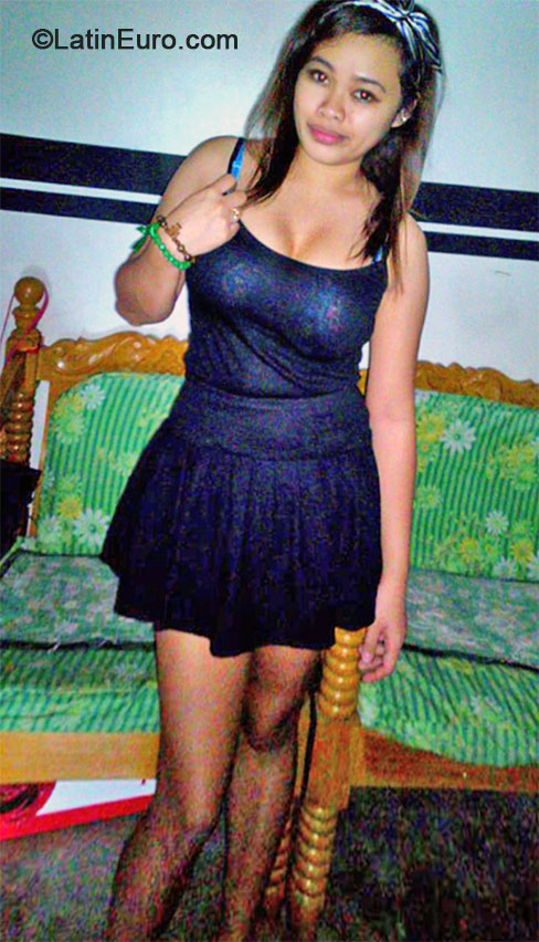 Date this foxy Philippines girl Rhaine from San Jose Del Monte PH618