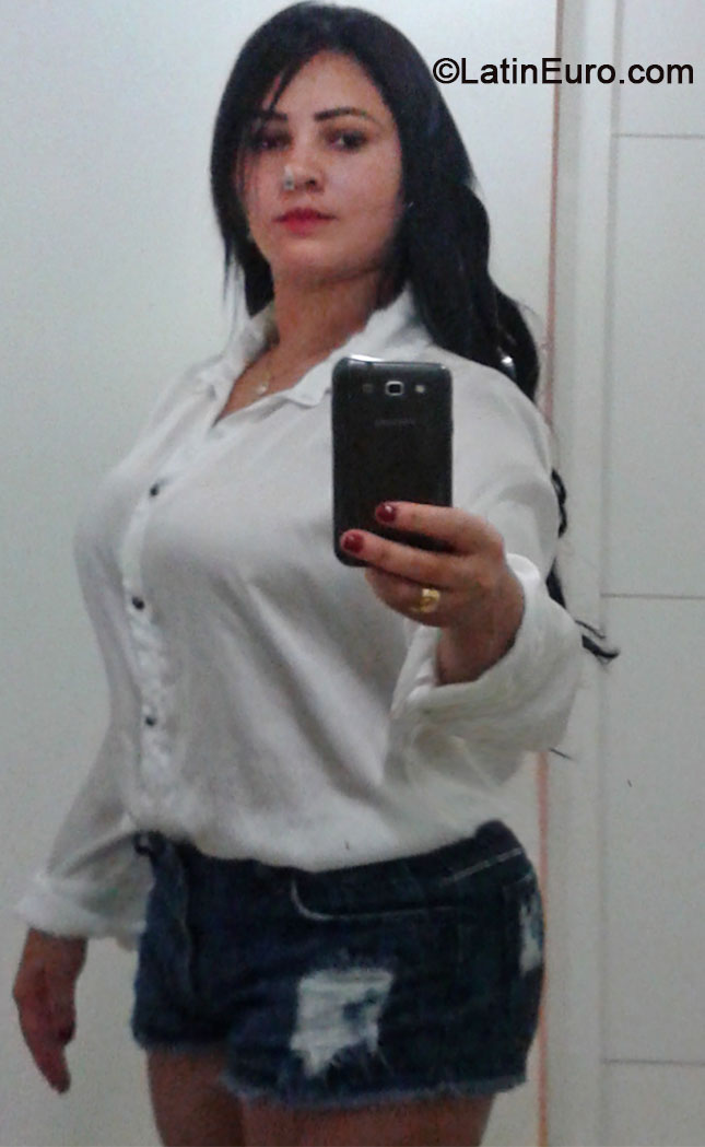 Date this charming Brazil girl Lidiane from Rio De Janeiro BR8694