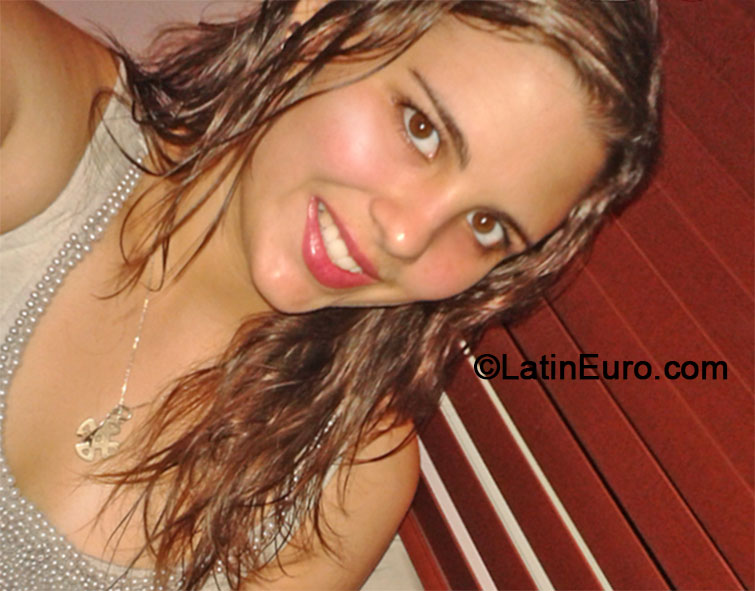 Date this good-looking Venezuela girl Gabriela from Caracas VE179