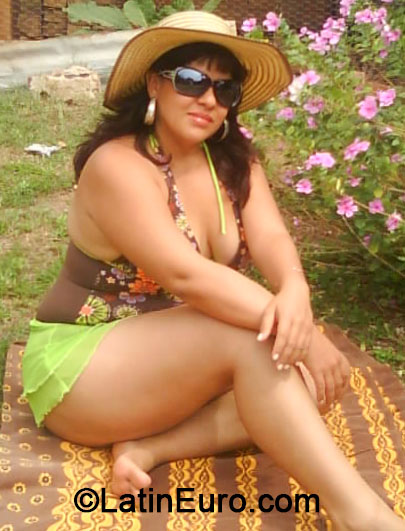 Date this tall Colombia girl Andrea from Cali CO15006